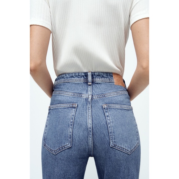 Zara NWT Slim Fit High Rise Split Hem Flare Jeans 2 26 - Picture 8 of 12